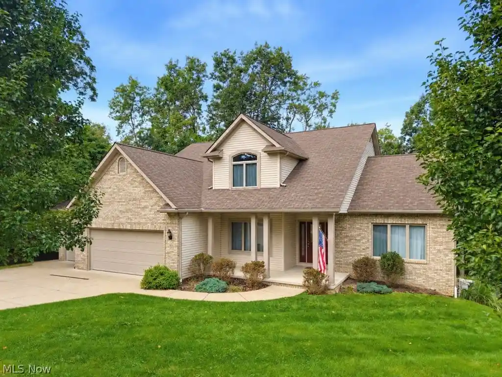 Single family home for sale at 10 Cayuga Trl, Malvern, OH 44644 | MLS# 5245769