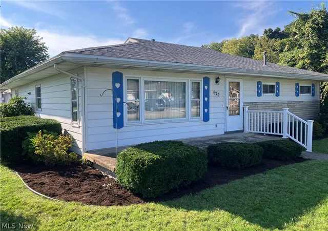 Photo 2 of Single family home for sale at 925 Belrock Ave, Belpre, OH 45714 | MLS# 5245224 | Listing updated on 2026-09-21