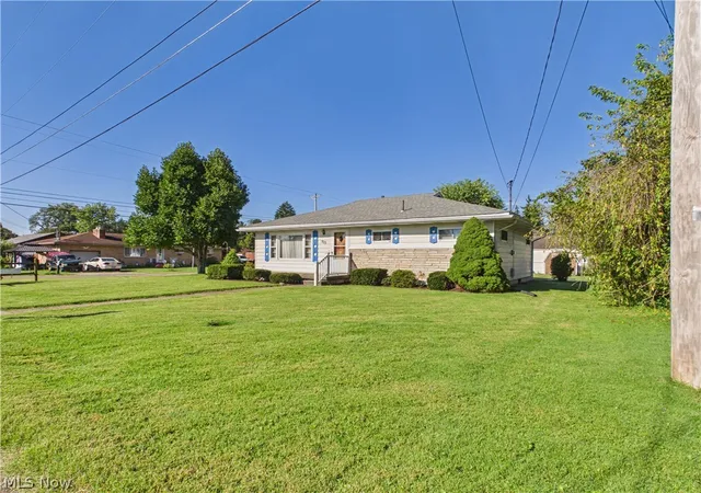 Photo 3 of Single family home for sale at 925 Belrock Ave, Belpre, OH 45714 | MLS# 5245224 | Listing updated on 2026-09-21