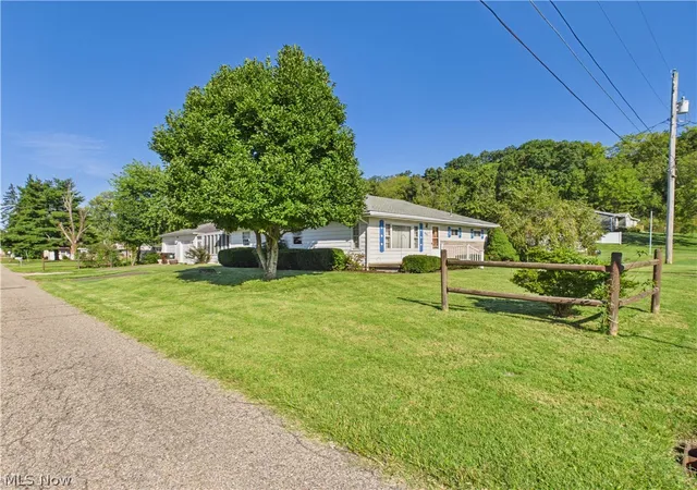 Photo 3 of Single family home for sale at 925 Belrock Ave, Belpre, OH 45714 | MLS# 5245224 | Listing updated on 2026-09-21