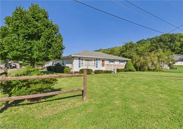 Photo 4 of Single family home for sale at 925 Belrock Ave, Belpre, OH 45714 | MLS# 5245224 | Listing updated on 2026-09-21
