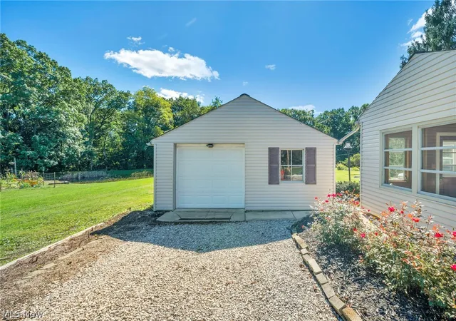 Photo 3 of Sale Pending at 4107 Weymouth Rd, Medina, OH 44256 | MLS# 5245797 | Listing updated on 2026-09-21