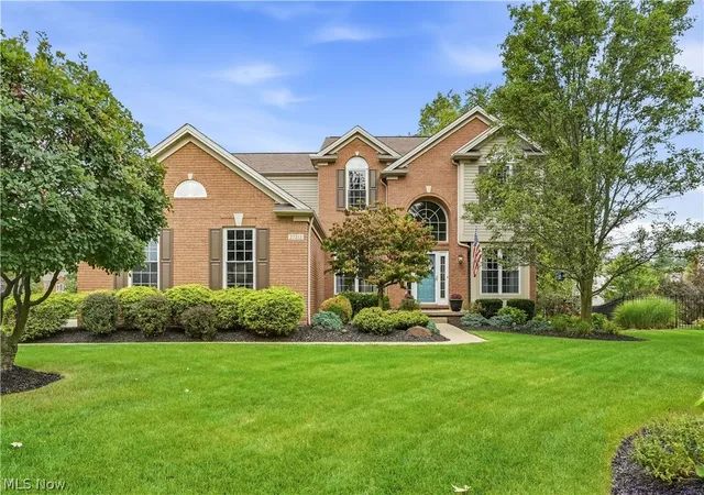 Photo 1 of Sale Pending at 27212 Perry Cir, Olmsted Twp, OH 44138 | MLS# 5245825 | Listing updated on 2026-10-08