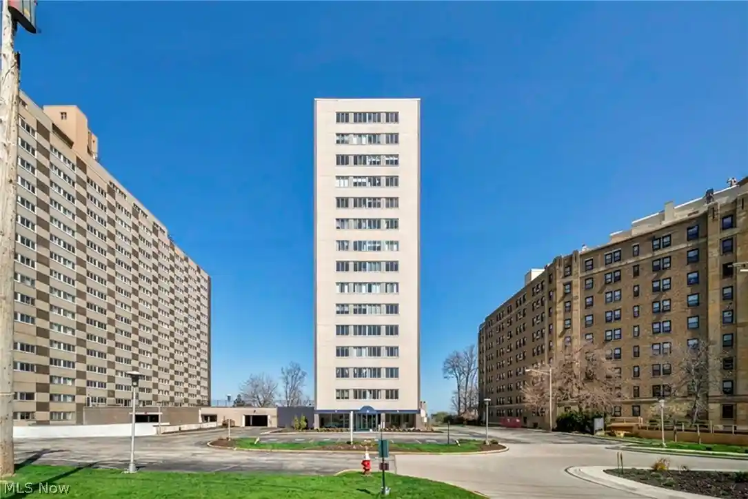 Listing Photo 1 - Condo for sale in 12520 Edgewater Dr located at 12520 Edgewater Dr, Lakewood, OH 44107 - Unit #901