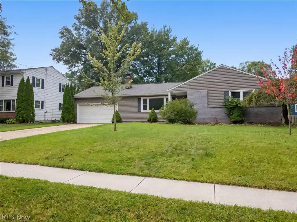 Photo 1 of Single family home for sale at 211 Roshon Dr, Medina, OH 44256 | MLS# 5246160 | Listing updated on 2026-10-23