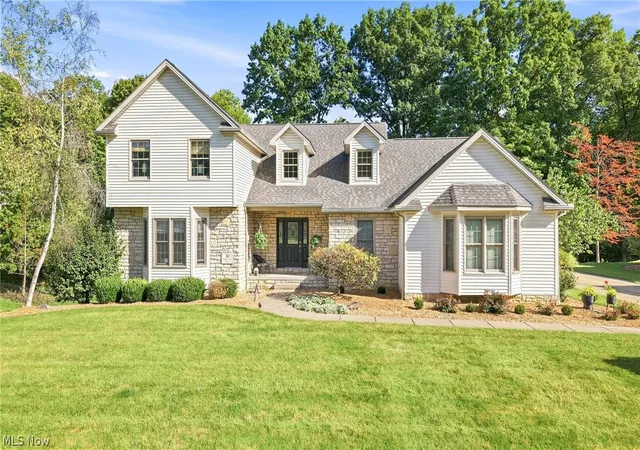Photo 1 of Single family home for sale at 30 White Oak Ct, Canfield, OH 44406 | MLS# 5239759 | Listing updated on 2026-10-06