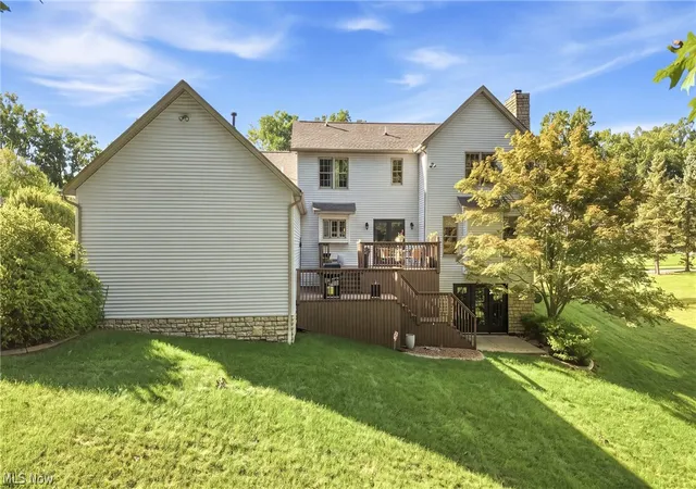 Photo 2 of Single family home for sale at 30 White Oak Ct, Canfield, OH 44406 | MLS# 5239759 | Listing updated on 2026-10-06
