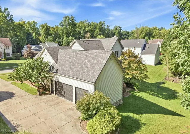 Photo 3 of Single family home for sale at 30 White Oak Ct, Canfield, OH 44406 | MLS# 5239759 | Listing updated on 2026-10-06
