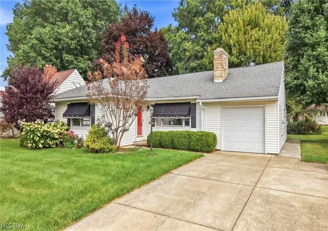 Photo 1 of Sale Pending at 2083 Beechwood St Ne, Warren, OH 44483 | MLS# 5240568 | Listing updated on 2026-10-29