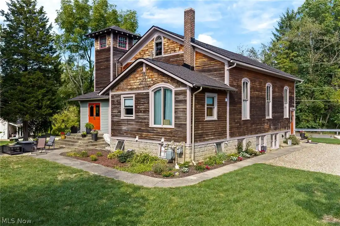Photo 1 of Single family home for sale at 252 E Comet Rd, Green, OH 44216 | MLS# 5244096 | Listing updated on 2026-10-27