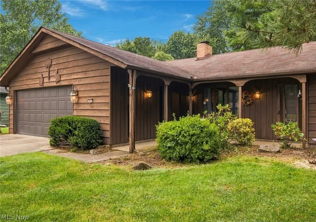 Photo 3 of Single family home for sale at 4936 Gate Moss Oval, North Ridgeville, OH 44039 | MLS# 5245639 | Listing updated on 2026-09-29