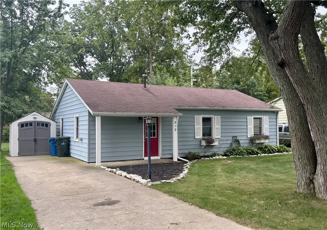 Photo 3 of Sale Pending at 213 Harcourt Rd, Vermilion, OH 44089 | MLS# 5245656 | Listing updated on 2026-09-28