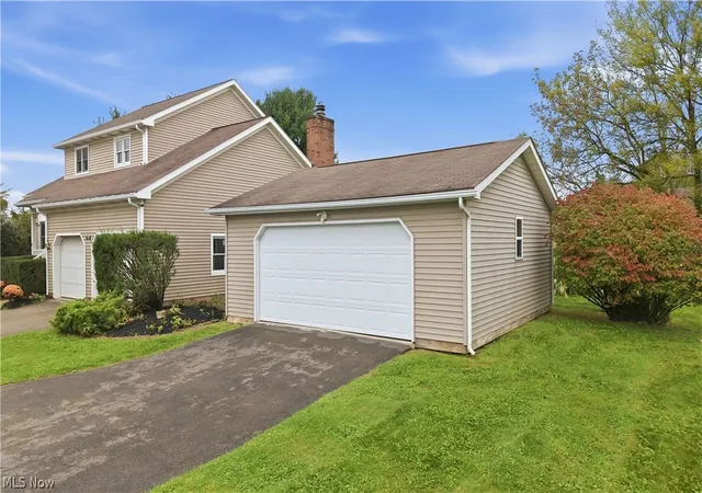 Photo 2 of Single family home for sale at 393 Cunningham Rd, Salem, OH 44460 | MLS# 5245864 | Listing updated on 2026-10-08