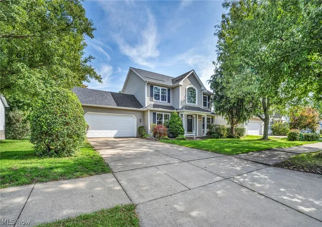 Photo 3 of Single family home for sale at 2573 Stonecreek Dr, Akron, OH 44320 | MLS# 5245261 | Listing updated on 2026-10-07