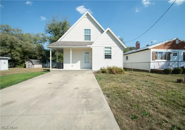 Single family home for sale at 122 Atwood Pl, Huron, OH 44839 | MLS# 5246156