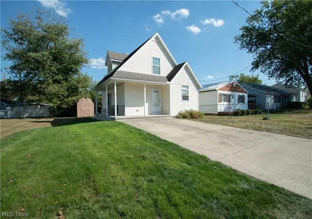 Photo 2 of Single family home for sale at 122 Atwood Pl, Huron, OH 44839 | MLS# 5246156 | Listing updated on 2026-09-18