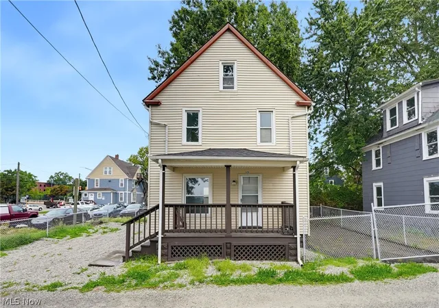 Single family home for sale at 529 Hazel Pl, Akron, OH 44304 | MLS# 5246233