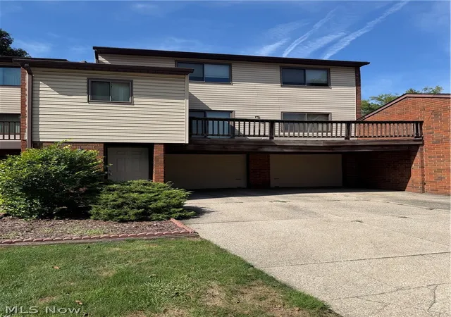 Condo for sale at 402 Rockys Run Rd, Akron, OH 44319 | MLS# 5245881