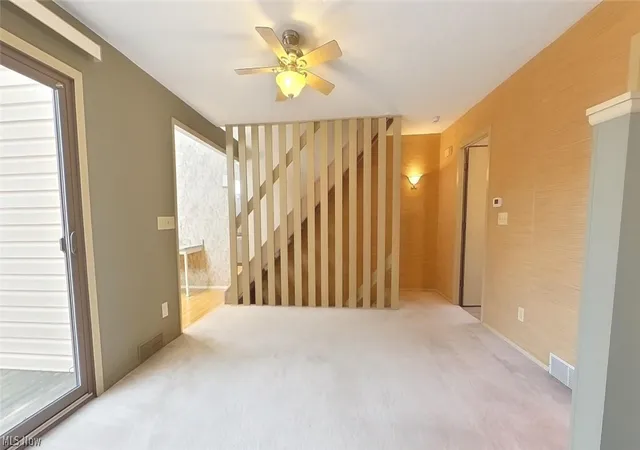 Listing Photo 2 - Condo for sale in building located at 402 Rockys Run Rd, Akron, OH 44319