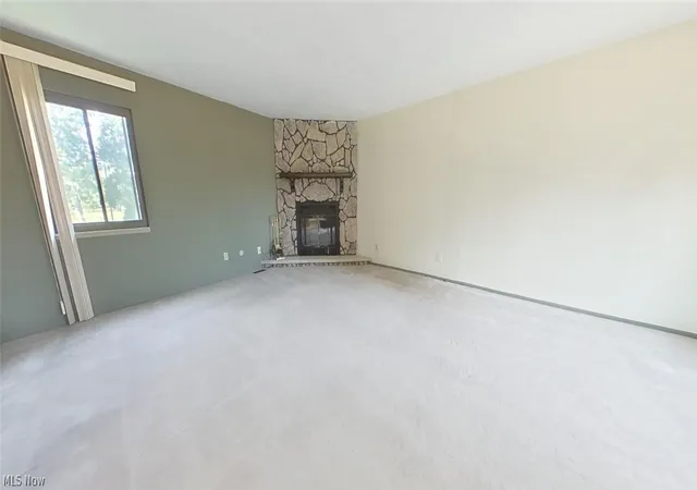 Listing Photo 4 - Condo for sale in building located at 402 Rockys Run Rd, Akron, OH 44319