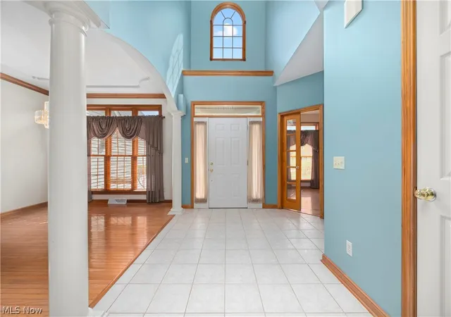 Photo 3 of Single family home for sale at 5317 Middlebury Ct, Sheffield Village, OH 44054 | MLS# 5226087 | Listing updated on 2026-09-19