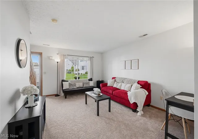 Photo 3 of Sale Pending at 1138 Oxford Cir, Green, OH 44312 | MLS# 5241668 | Listing updated on 2026-10-10