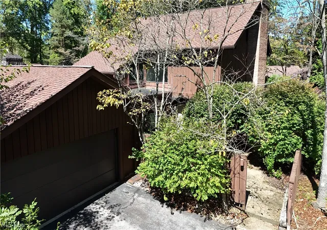 Listing Photo 3 - Condo for sale in building located at 1939 Pine Dr, Kent, OH 44240