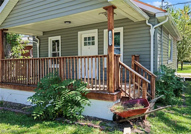Single family home for sale at 1951 Uniondale Dr, Stow, OH 44224 | MLS# 5245973