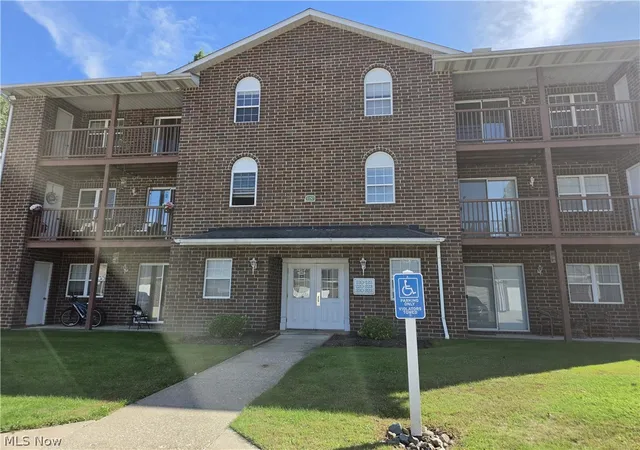 Photo 3 of Condo for sale at 1150 Tollis Pkwy, Broadview Heights, OH 44147 | MLS# 5246331 | Listing updated on 2026-09-19