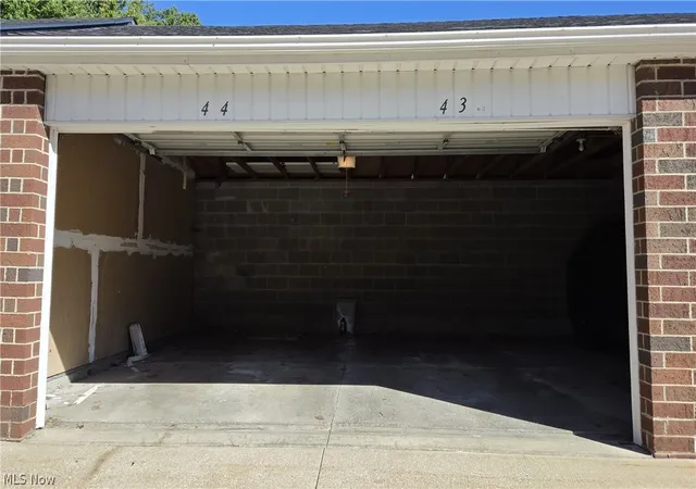Listing Photo 5 - Condo for sale in building located at 1150 Tollis Pkwy, Broadview Heights, OH 44147