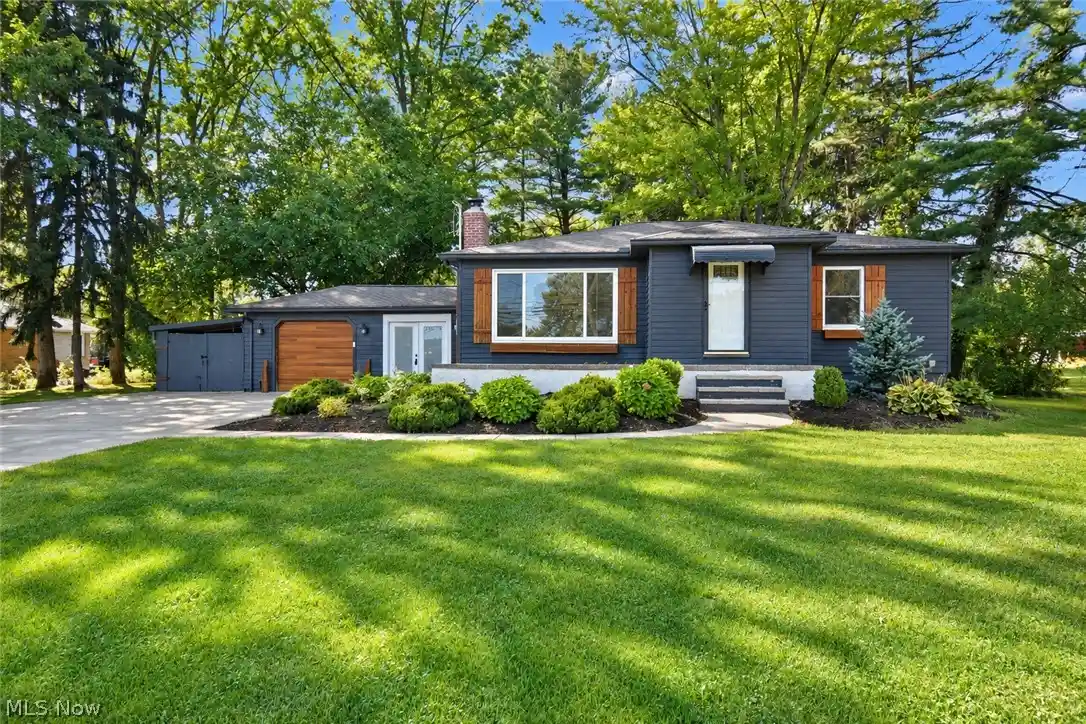 Photo 1 of Sale Pending at 11924 Abbey Rd, North Royalton, OH 44133 | MLS# 5245701 | Listing updated on 2026-10-19