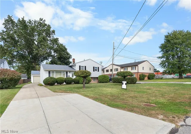 Photo 3 of Single family home for sale at 7765 Fern Dr, Mentor On The Lake, OH 44060 | MLS# 5246389 | Listing updated on 2026-10-02