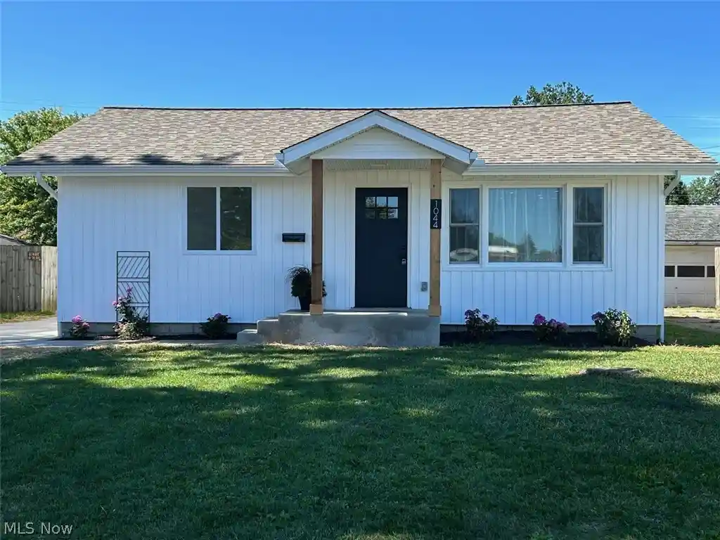 Single family home for sale at 1044 Decatur St, Vermilion, OH 44089 | MLS# 5246403