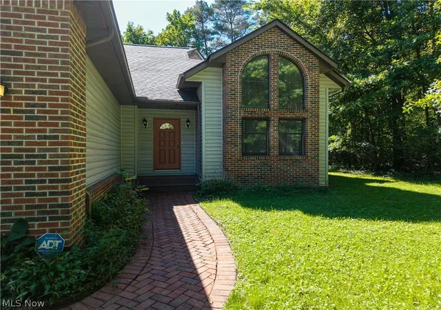Photo 3 of Sale Pending at 3126 Cliffside Dr, Copley, OH 44321 | MLS# 5245955 | Listing updated on 2026-09-23