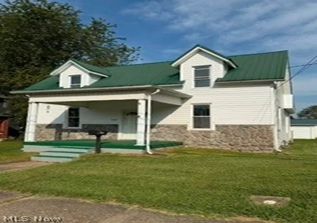 Single family home for sale at 709 Highland Ave, Williamstown, WV 26187 | MLS# 5246102