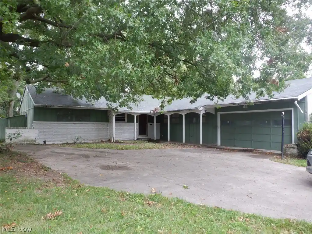 Photo 1 of Sale Pending at 2091 Lee Blvd, Cleveland, OH 44112 | MLS# 5246384 | Listing updated on 2026-10-14
