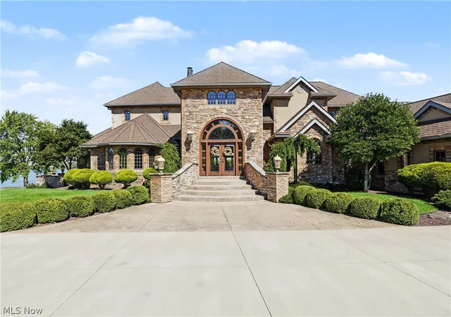 Photo 3 of Mansion for sale at 180 Via Napoli, North Lima, OH 44452 | MLS# 5245389 | Listing updated on 2026-10-01