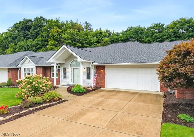Photo 2 of Condo for sale at 976 Rosemarie Cir, Wadsworth, OH 44281 | MLS# 5246406 | Listing updated on 2026-10-01