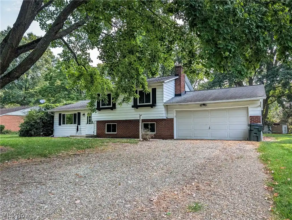 Single family home for sale at 8636 Camelot Ave NW, Canal Fulton, OH 44614 | MLS# 5246515
