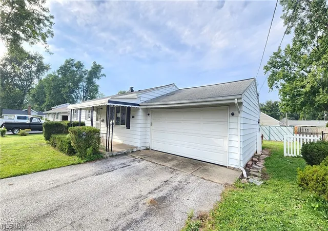 Photo 3 of Sale Pending at 7731 Southland Dr, Mentor On The Lake, OH 44060 | MLS# 5244100 | Listing updated on 2026-10-01