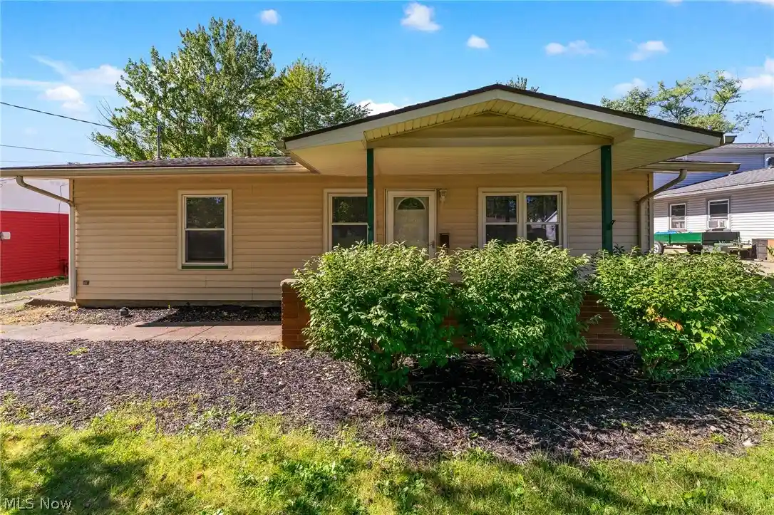 Single family home for sale at 2531 Chestnut St, Girard, OH 44420 | MLS# 5246592
