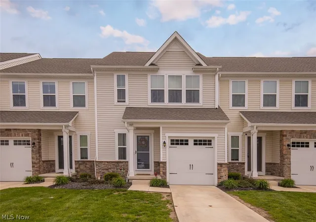 Listing Photo 1 - Condo for sale in building located at 1165 Mdw Run, Akron, OH 44321
