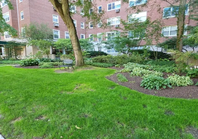 Listing Photo 3 - Condo for sale in building located at 13800 Shaker Blvd, Shaker Heights, OH 44120 - Unit #1102