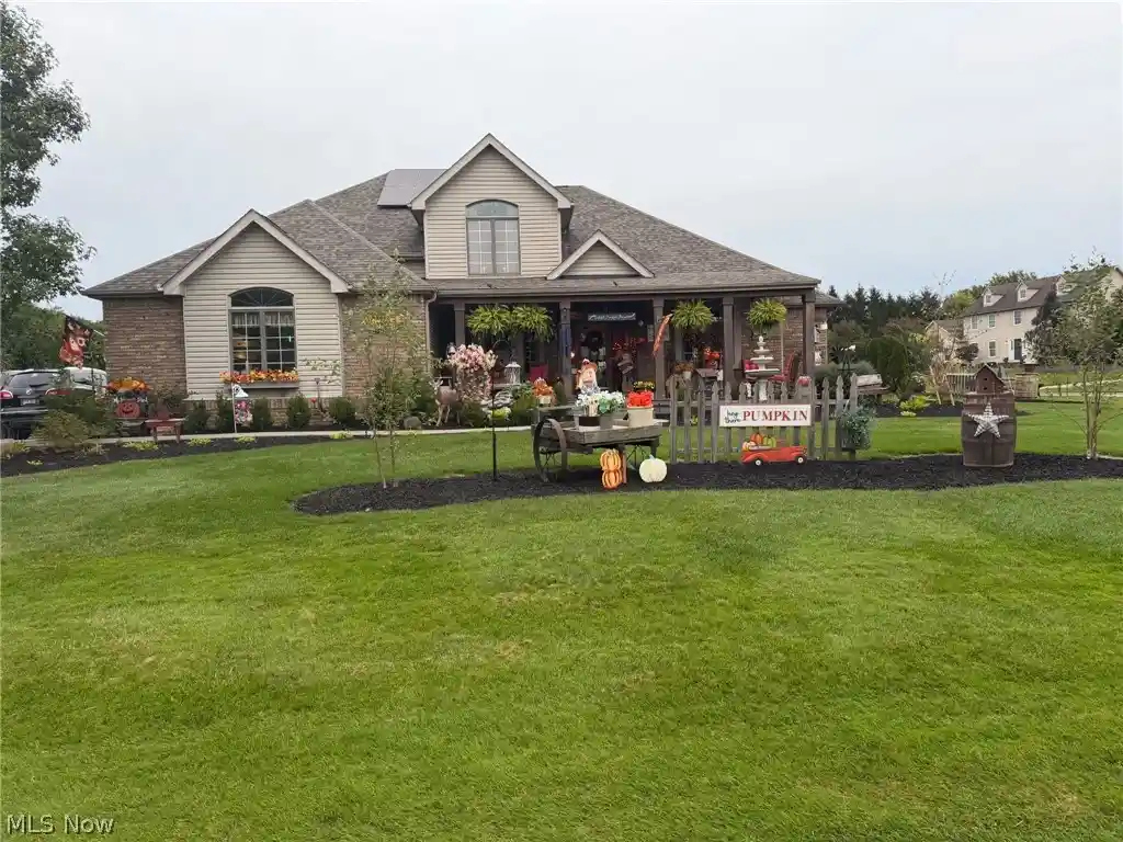 Single family home for sale at 262 Topaz Cir, Canfield, OH 44406 | MLS# 5246605