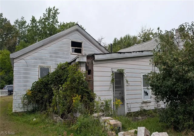Photo 2 of Multi family home for sale at 381 Avon Ave, Vermilion, OH 44089 | MLS# 5246664 | Listing updated on 2026-09-21