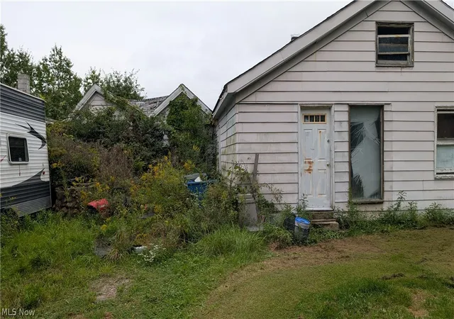 Photo 8 of Multi family home for sale at 381 Avon Ave, Vermilion, OH 44089 | MLS# 5246664 | Listing updated on 2026-09-21