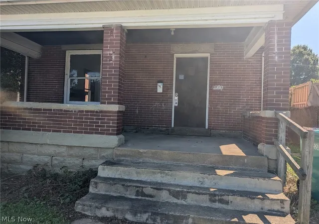 Photo 3 of Sale Pending at 1724 Saint Marys Ave, Parkersburg, WV 26101 | MLS# 5246163 | Listing updated on 2026-09-28
