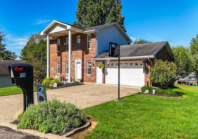 Photo 3 of Single family home for sale at 124 Brandy Dr, Marietta, OH 45750 | MLS# 5246670 | Listing updated on 2026-09-23