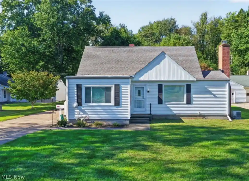 Single family home for sale at 2825 E Center St, Conneaut, OH 44030 | MLS# 5246659