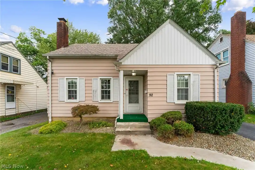 Photo 1 of Single family home for sale at 92 Leighton Ave, Youngstown, OH 44512 | MLS# 5246692 | Listing updated on 2026-10-23